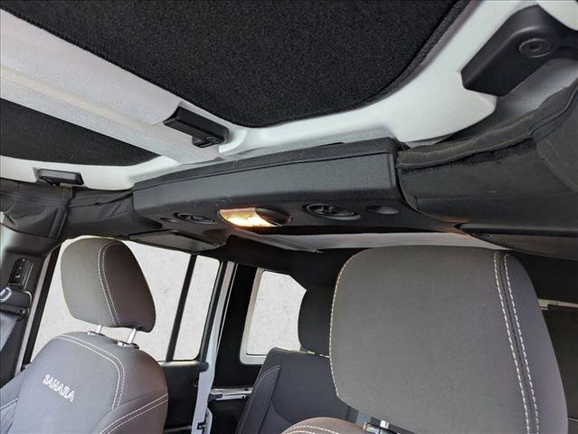 Used 2018 Jeep Wrangler Unlimited Sahara w/ Connectivity Group image 21