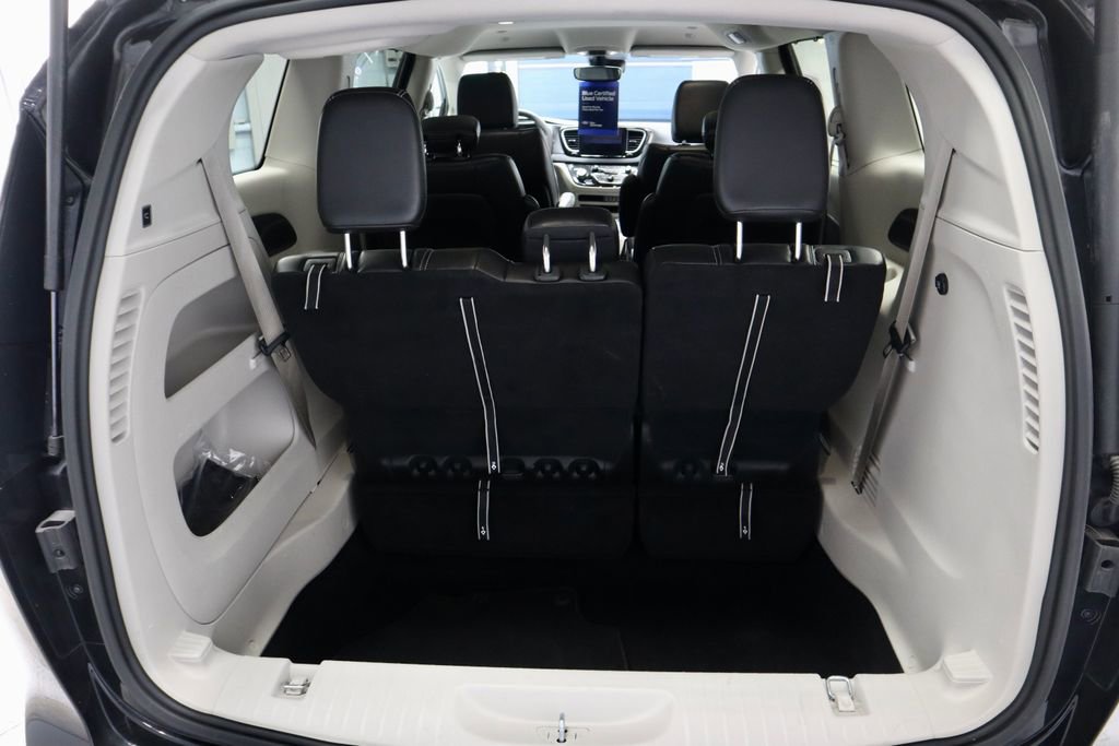 Used 2024 Chrysler Pacifica Touring-L FWD image 14