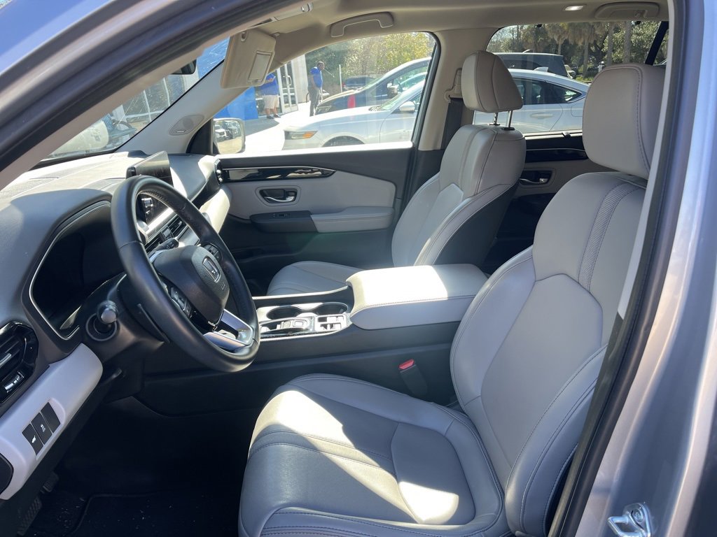 Used 2023 Honda Pilot Touring image 8