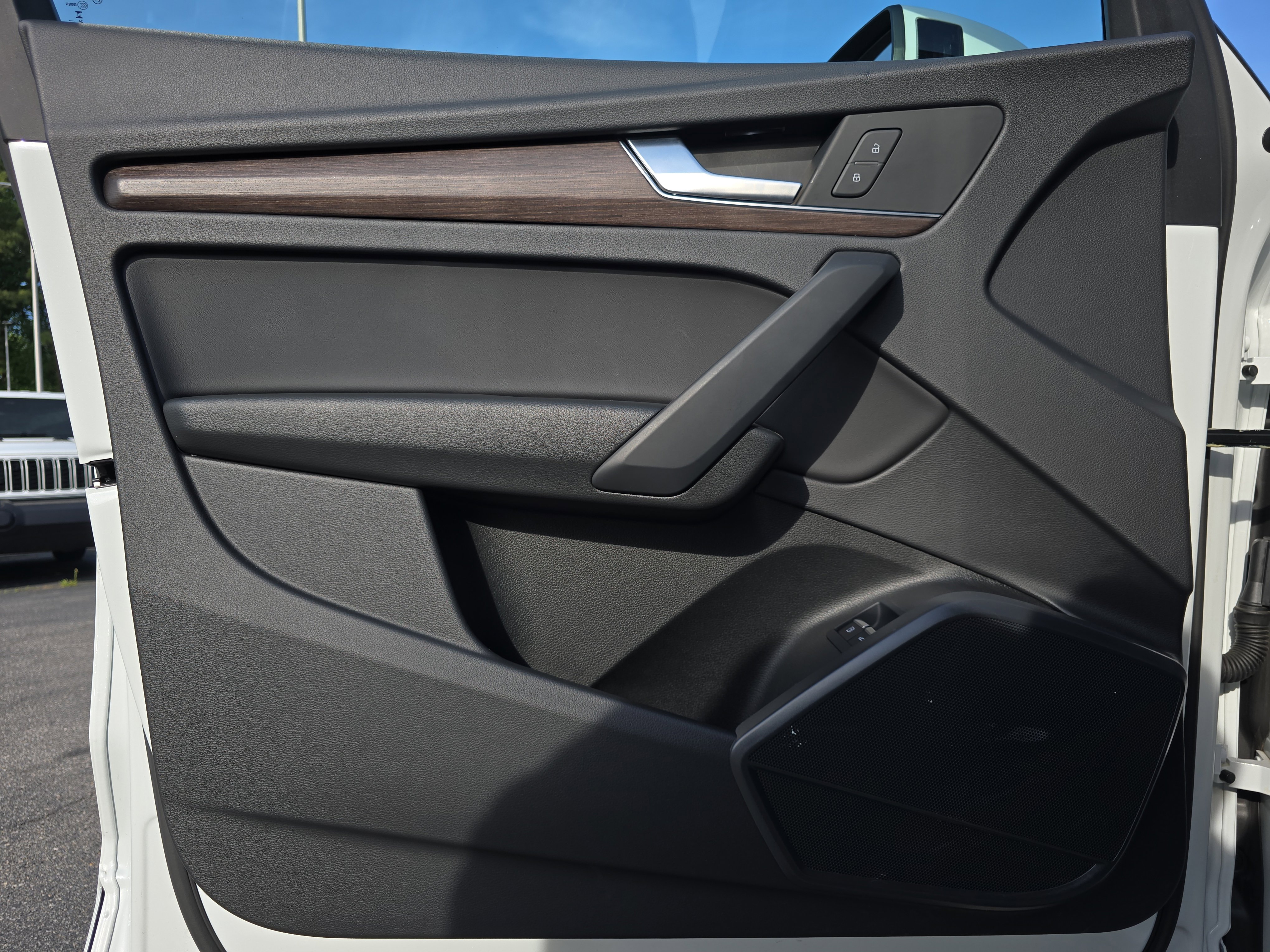 Used 2025 Audi Q5 e Premium image 27