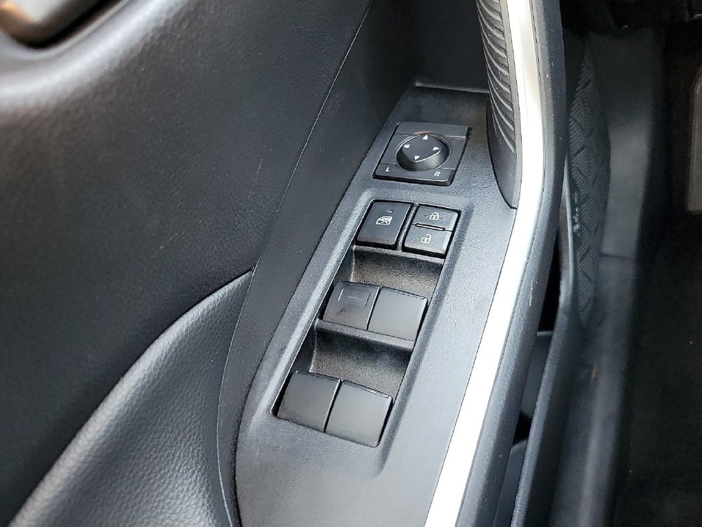 Used 2025 Toyota RAV4 LE AWD/4WD image 15