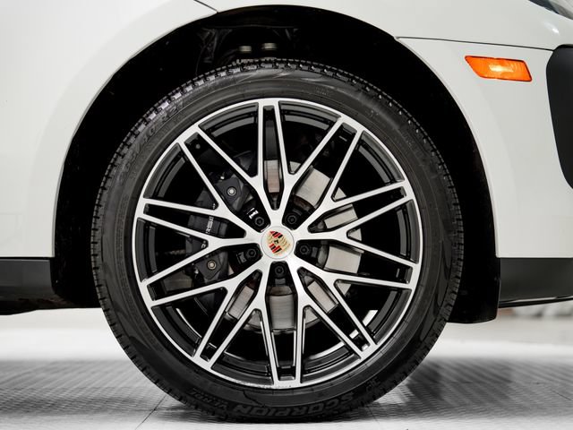 Certified 2026 Porsche Macan AWD/4WD image 32