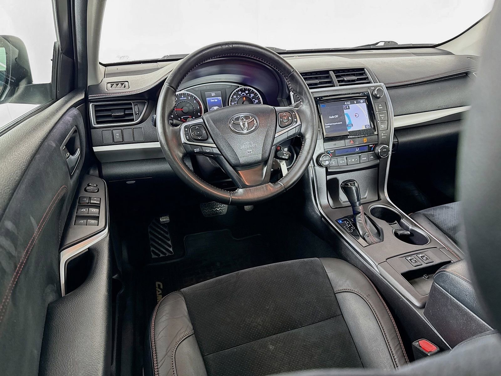 Used 2016 Toyota Camry XSE w/ Moonroof Package FWD image 22