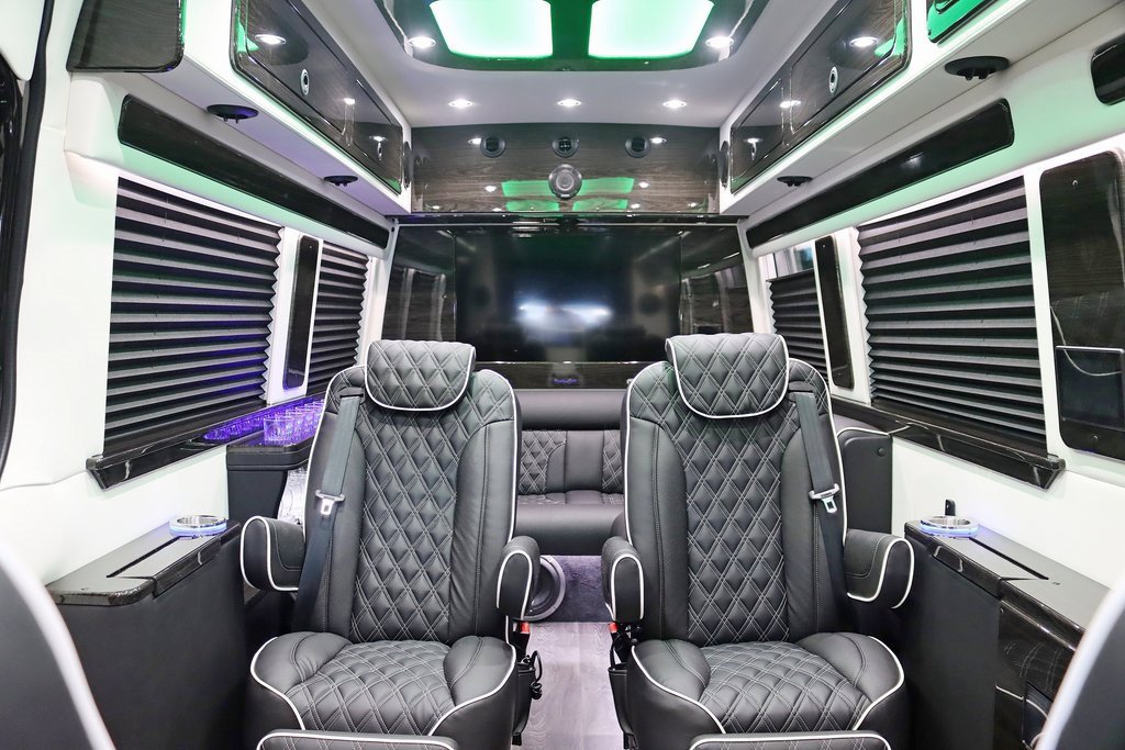 Used 2024 Mercedes-Benz Sprinter 3500 image 40