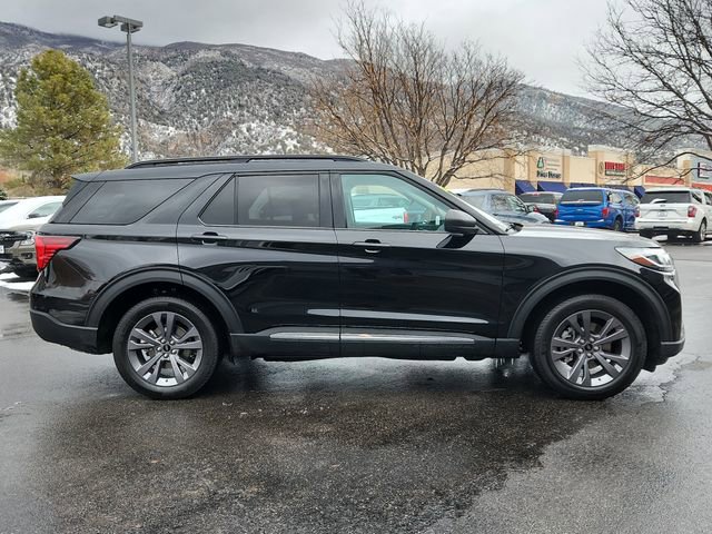 Used 2025 Ford Explorer Active w/ Active Comfort Package image 2