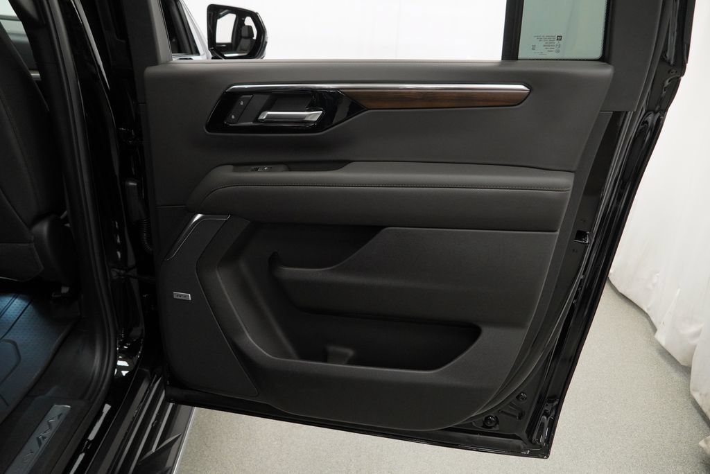 New 2026 Chevrolet Suburban High Country w/ Sun And Tow Package AWD/4WD image 31