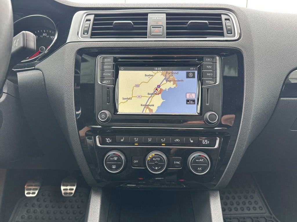 Used 2017 Volkswagen Jetta GLI FWD image 23