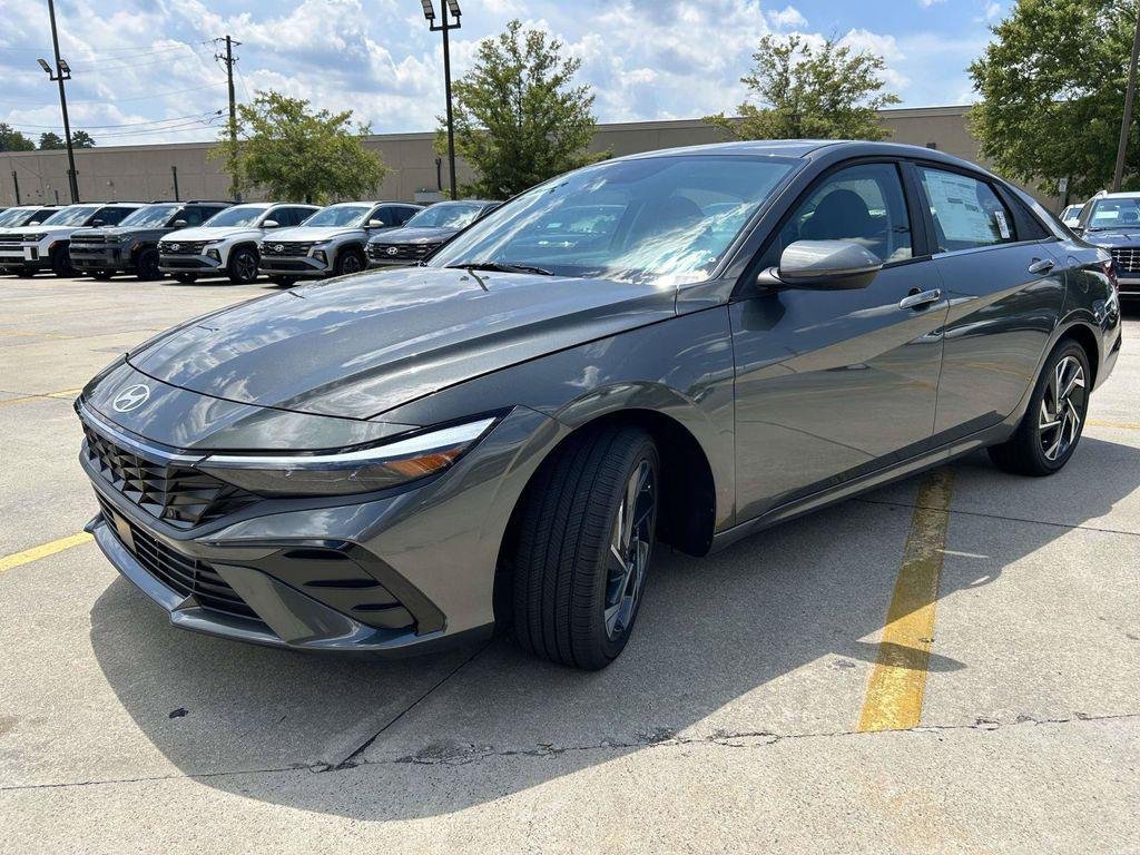 New 2026 Hyundai Elantra Limited FWD image 32