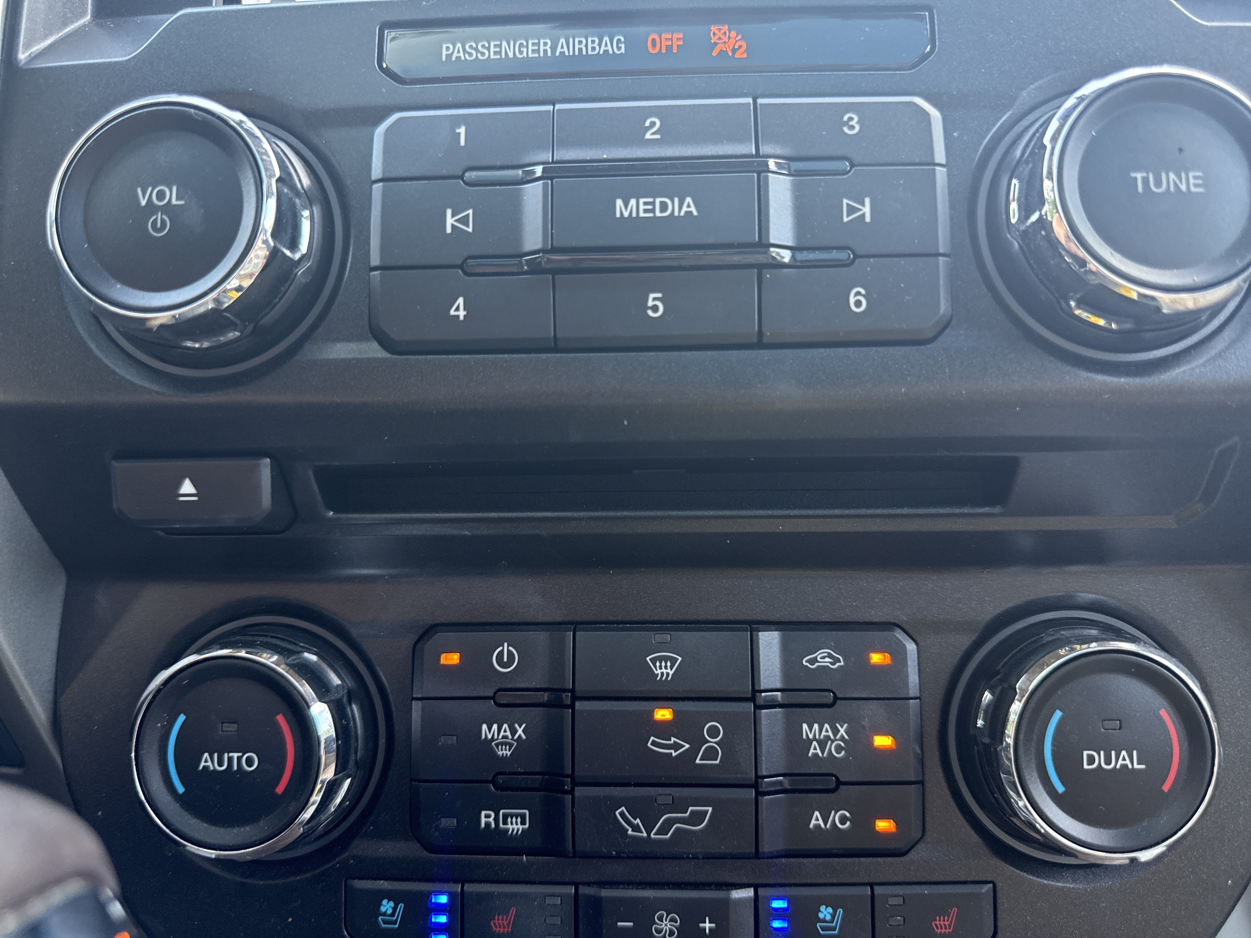 Used 2018 Ford F150 Lariat AWD/4WD image 29