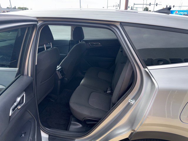 Used 2024 Kia Sportage LX image 9
