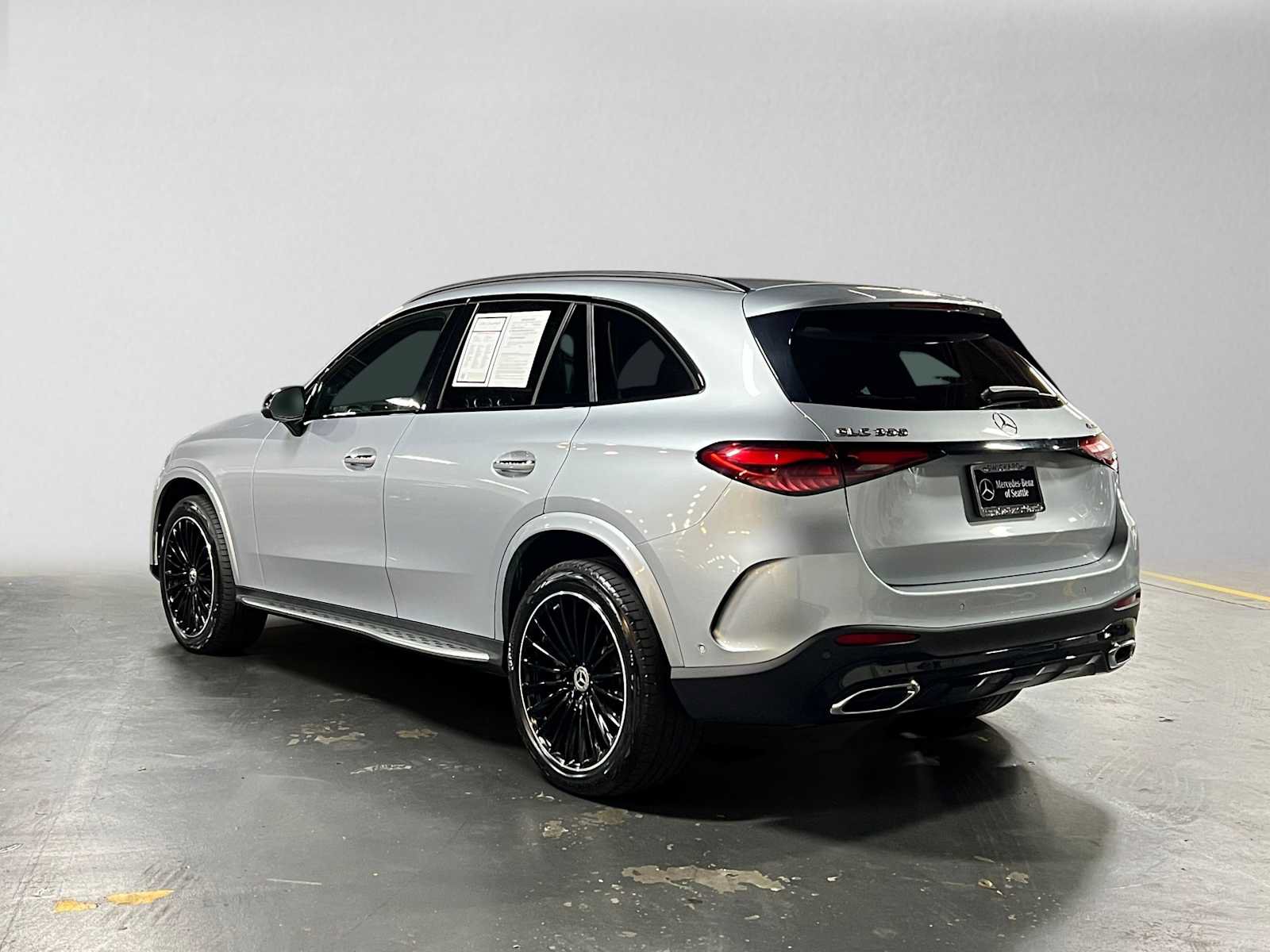 Used 2023 Mercedes-Benz GLC 300 4MATIC image 5