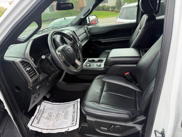 Used 2019 Ford Expedition XLT w/ Equipment Group 202A AWD/4WD image 8