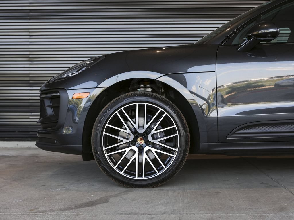 Certified 2026 Porsche Macan AWD/4WD image 12