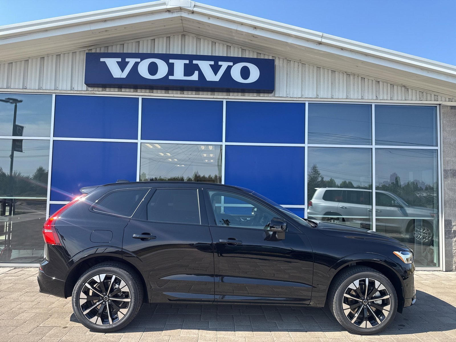 New 2026 Volvo XC60 T8 Plus w/ Protection Package Premier image 7