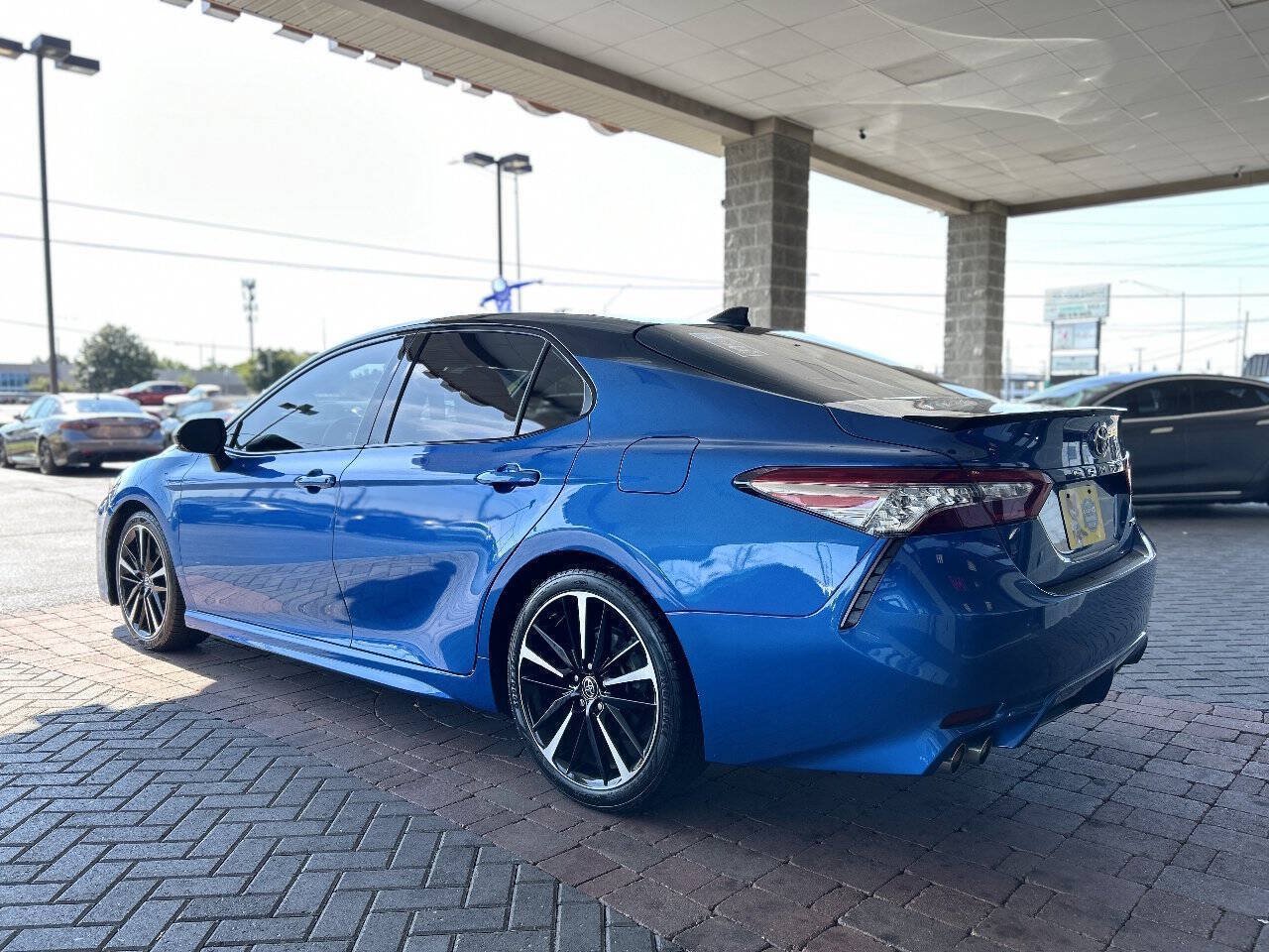 Used 2019 Toyota Camry XSE w/ Navigation Package FWD image 9