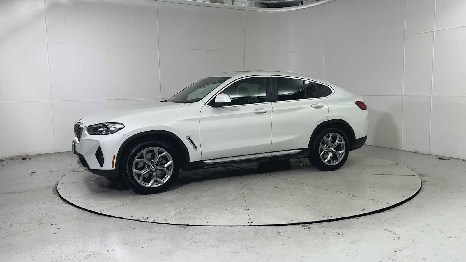 Used 2025 BMW X4 xDrive30i image 5