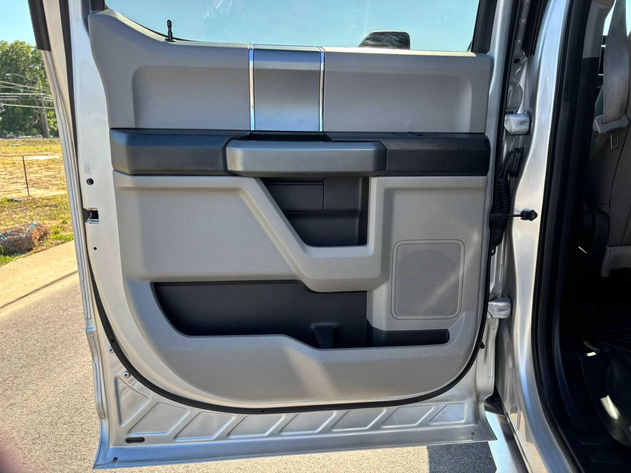 Used 2018 Ford F250 XLT w/ XLT Premium Package AWD/4WD image 17