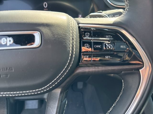Used 2022 Jeep Grand Cherokee Overland w/ Luxury Tech Group IV AWD/4WD image 34
