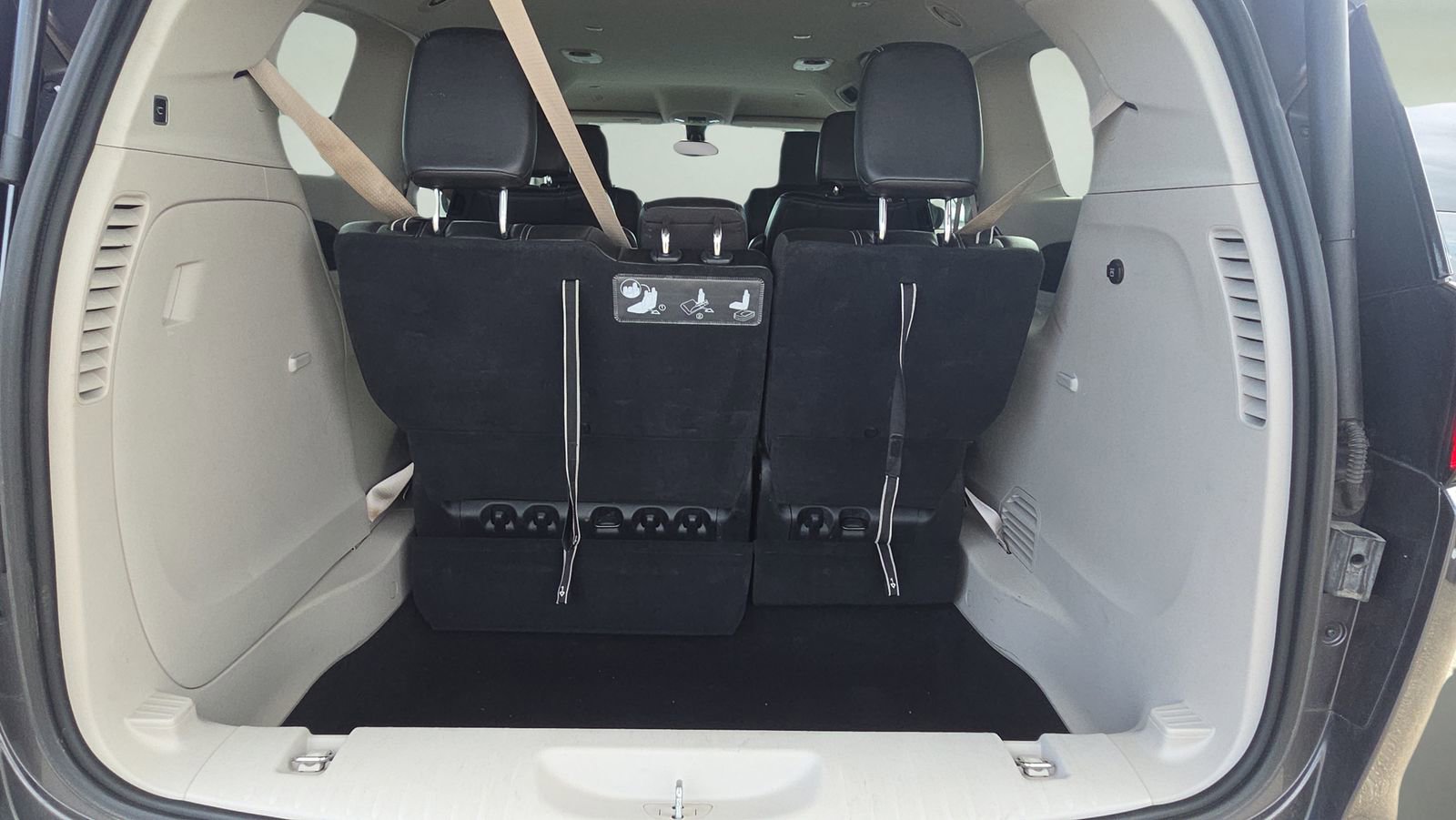 Used 2021 Chrysler Voyager Lxi FWD image 16