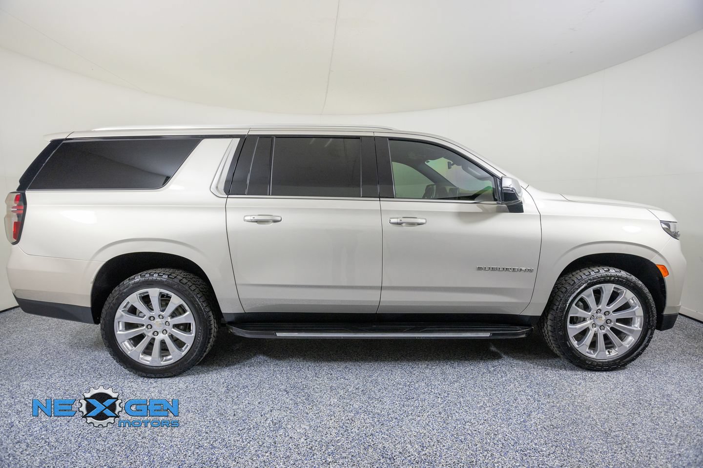 Used 2022 Chevrolet Suburban Premier AWD/4WD image 8
