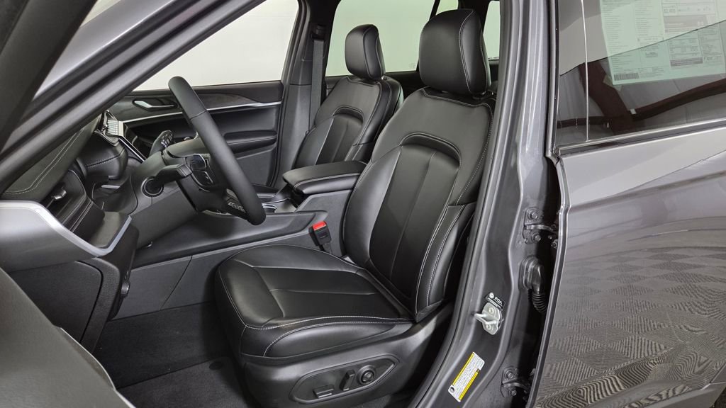 New 2025 Jeep Grand Cherokee Limited w/ Black Appearance Package image 15