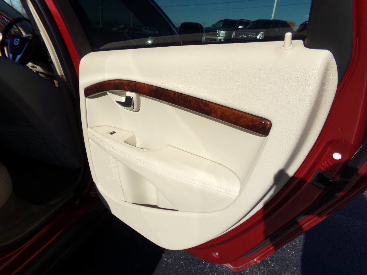 Used 2014 Volvo XC70 3.2 w/ Climate Package image 32