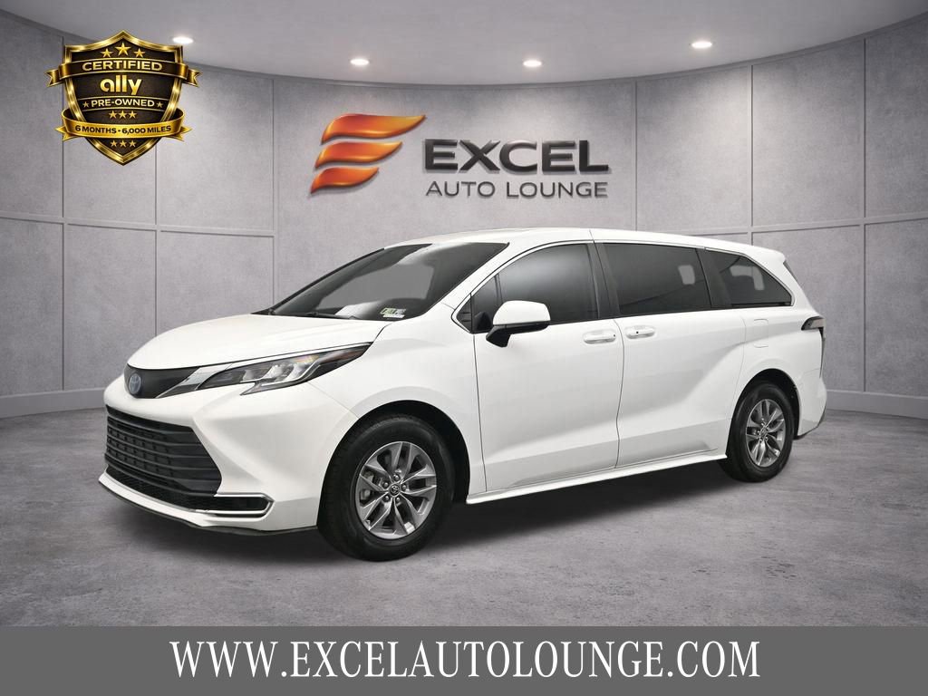 Used 2022 Toyota Sienna LE FWD image 1