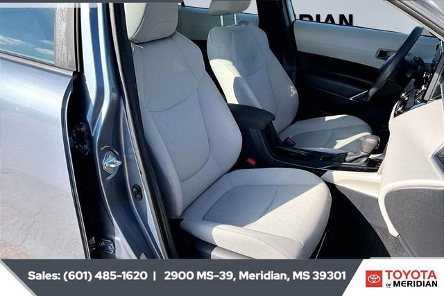 Used 2022 Toyota Corolla Cross L image 6