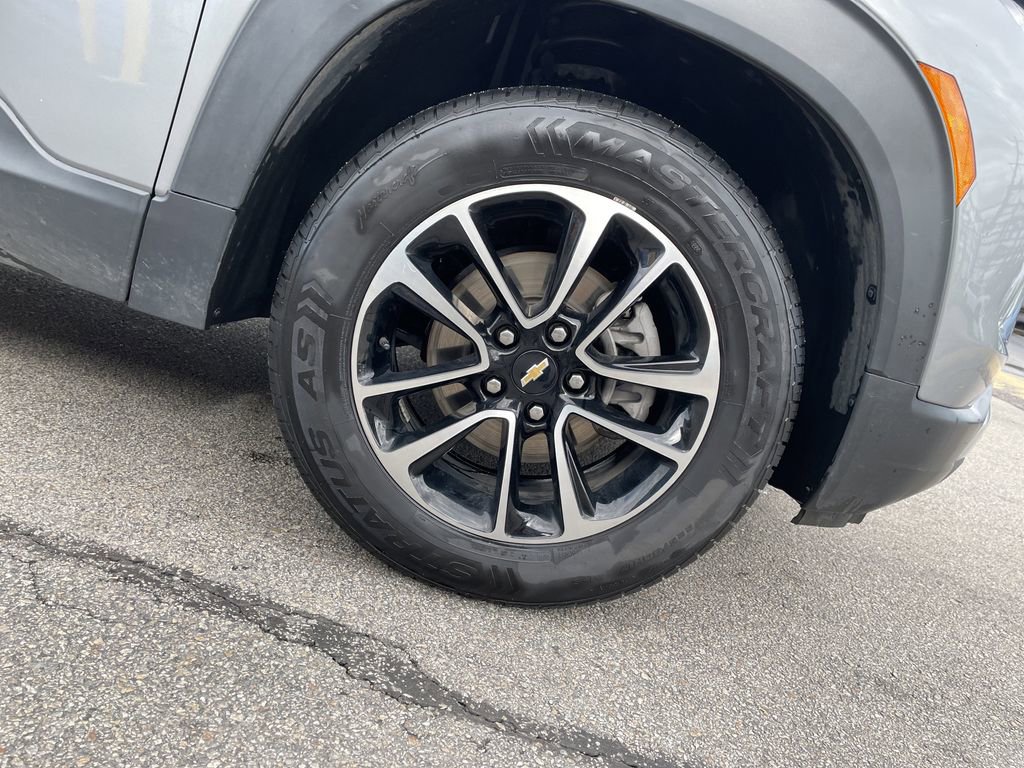 Used 2025 Chevrolet TrailBlazer LT AWD/4WD image 11