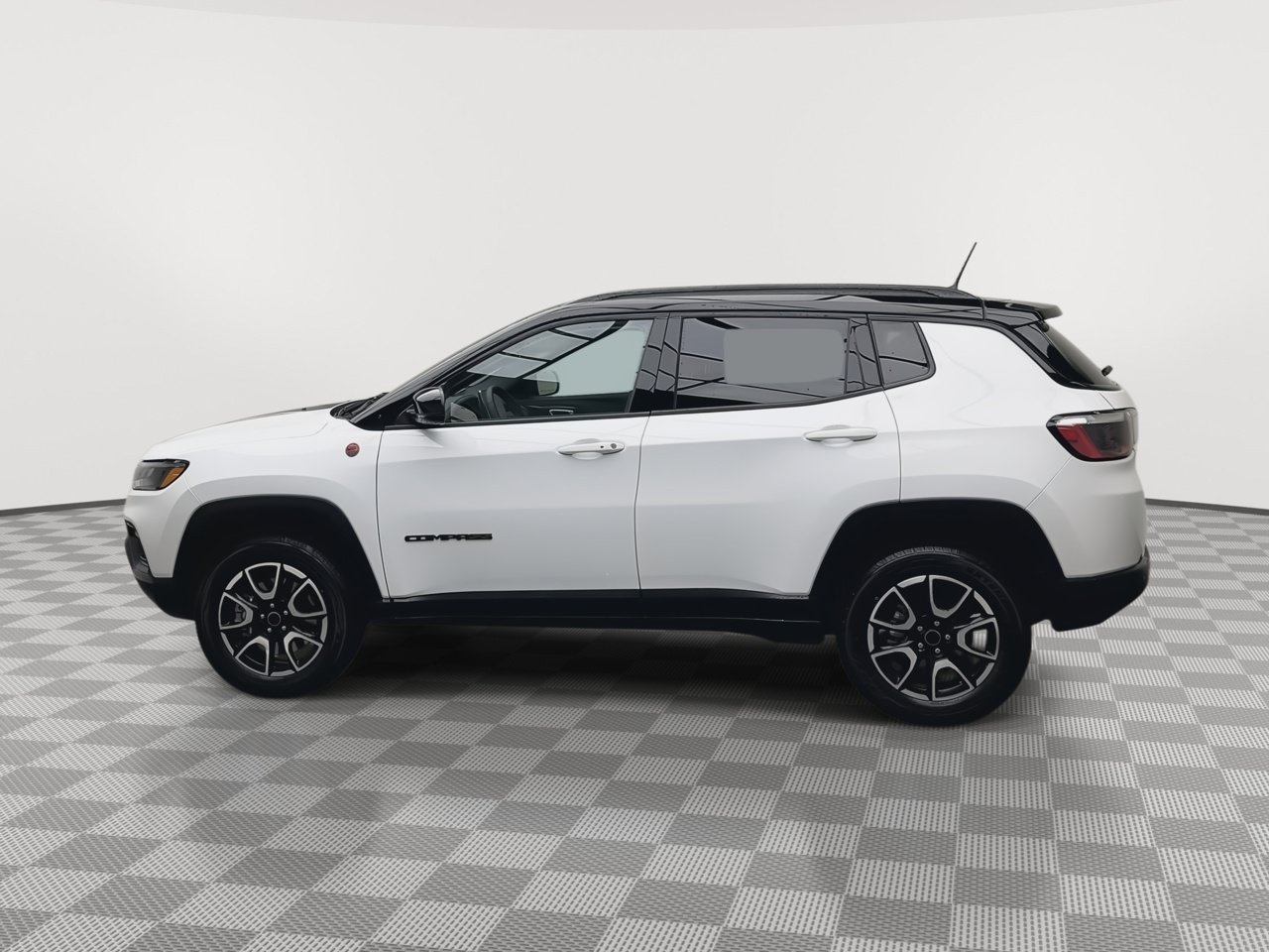 Used 2025 Jeep Compass Trailhawk AWD/4WD image 31