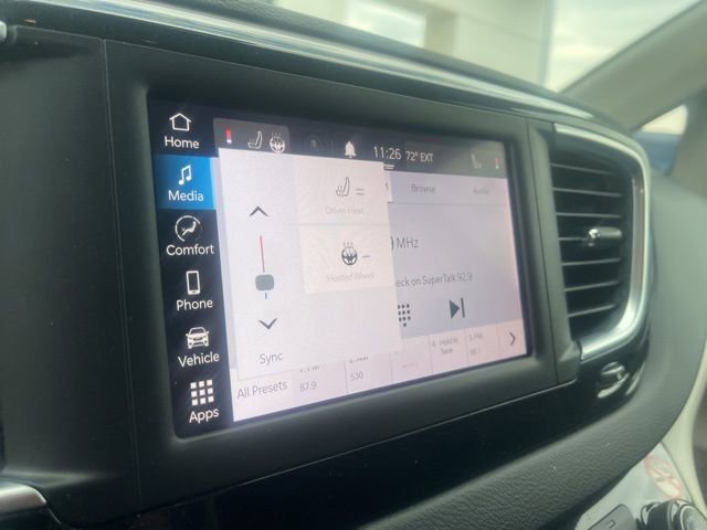 Used 2023 Chrysler Voyager LX image 28