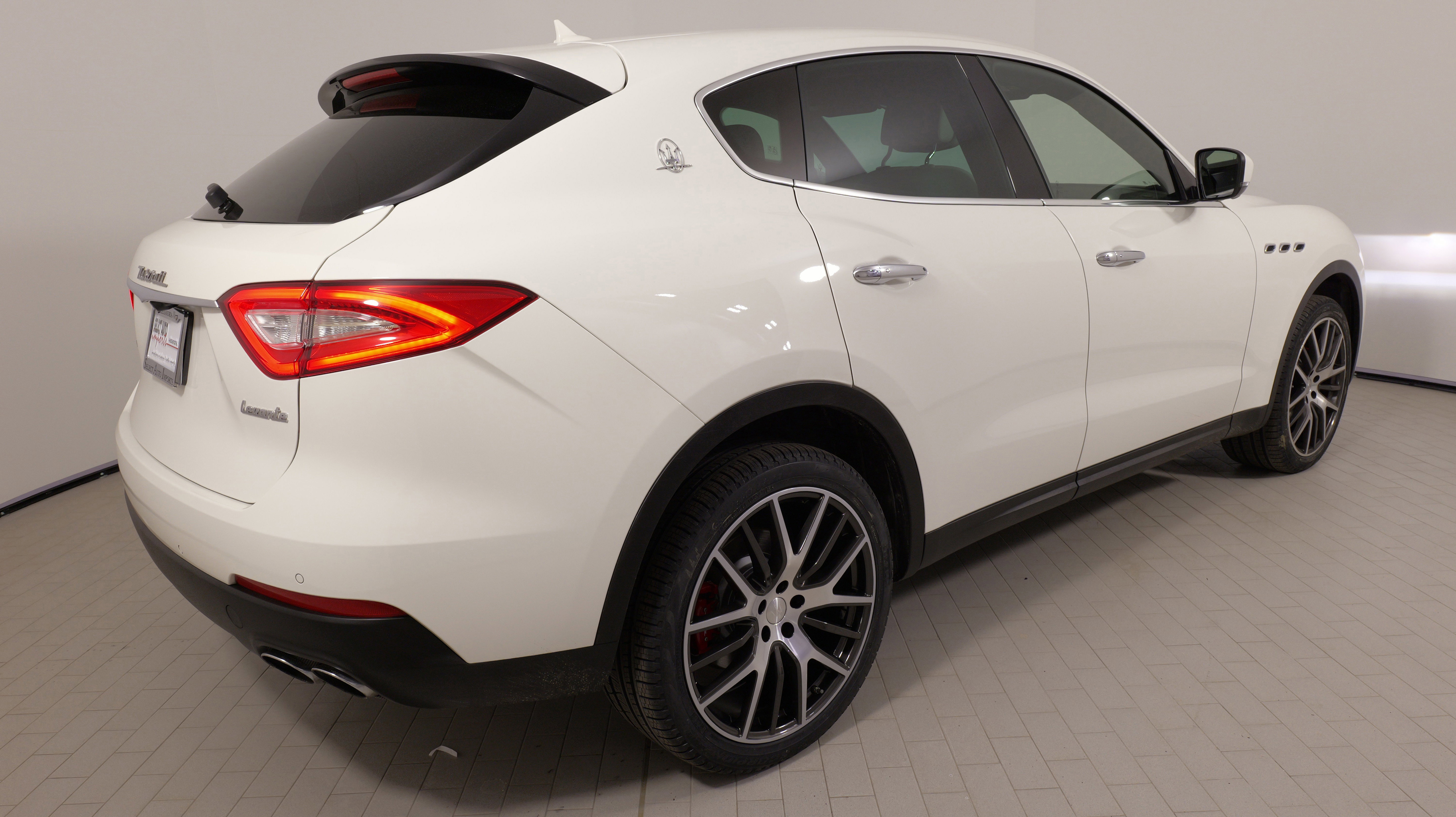 Used 2018 Maserati Levante image 11
