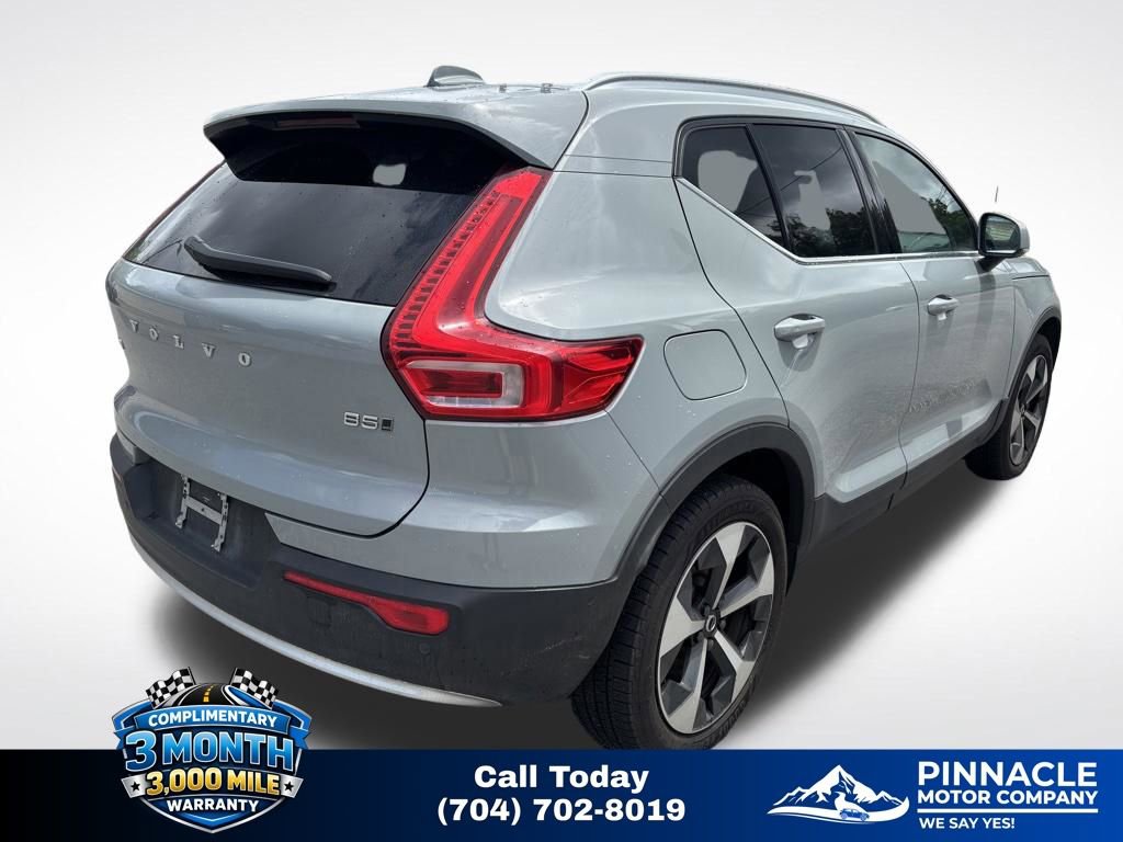 Used 2024 Volvo XC40 B5 Plus AWD/4WD image 4