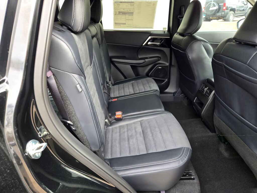 New 2026 Mitsubishi Outlander SE AWD/4WD image 8