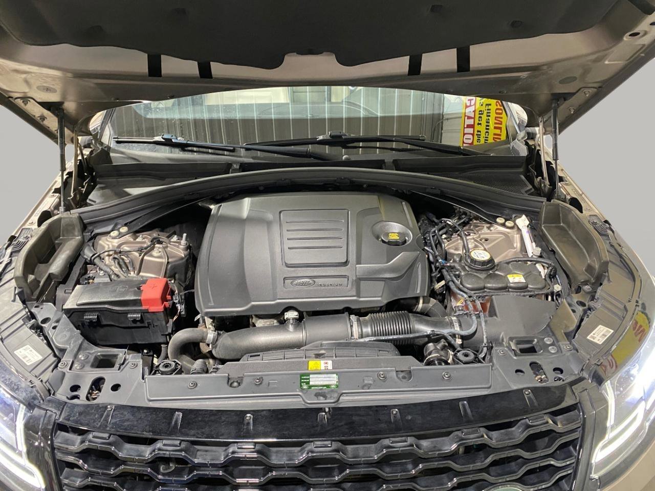 Used 2018 Land Rover Range Rover Velar R-Dynamic SE image 19