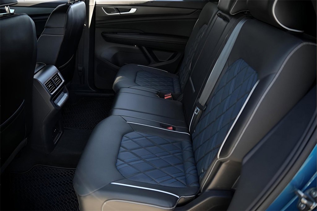 Used 2024 Volkswagen Atlas Cross Sport SEL Premium R-Line image 23