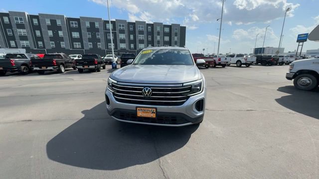 Used 2025 Volkswagen Atlas SE AWD/4WD image 3