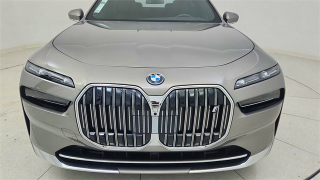 Used 2025 BMW i7 eDrive50 image 9