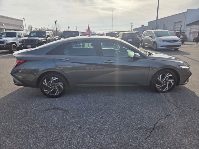 Used 2025 Hyundai Elantra Sport image 39