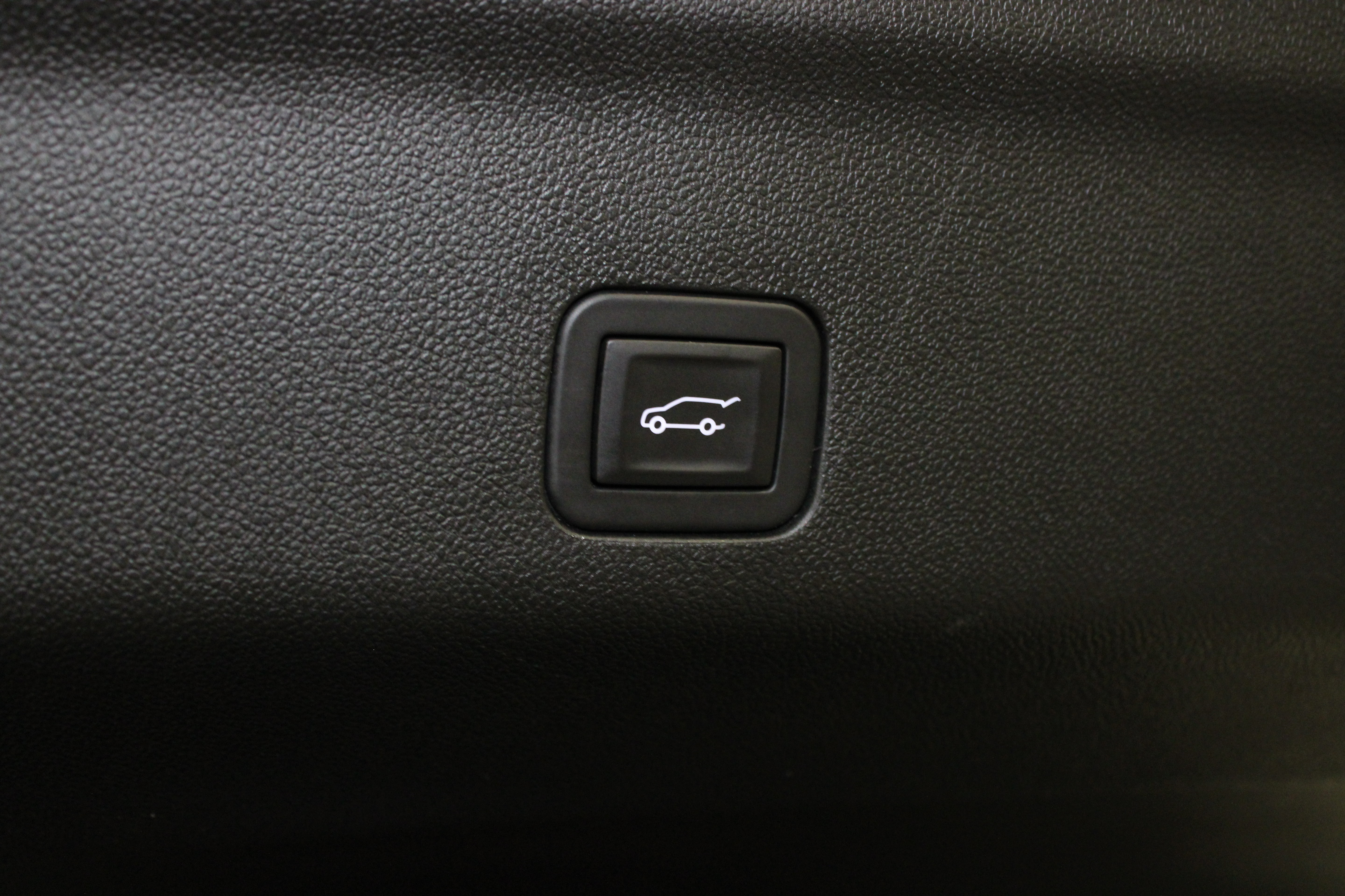 Used 2025 Chevrolet Suburban High Country AWD/4WD image 14
