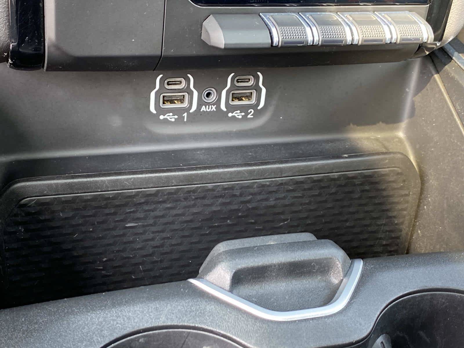 Used 2023 RAM 1500 Laramie AWD/4WD image 18