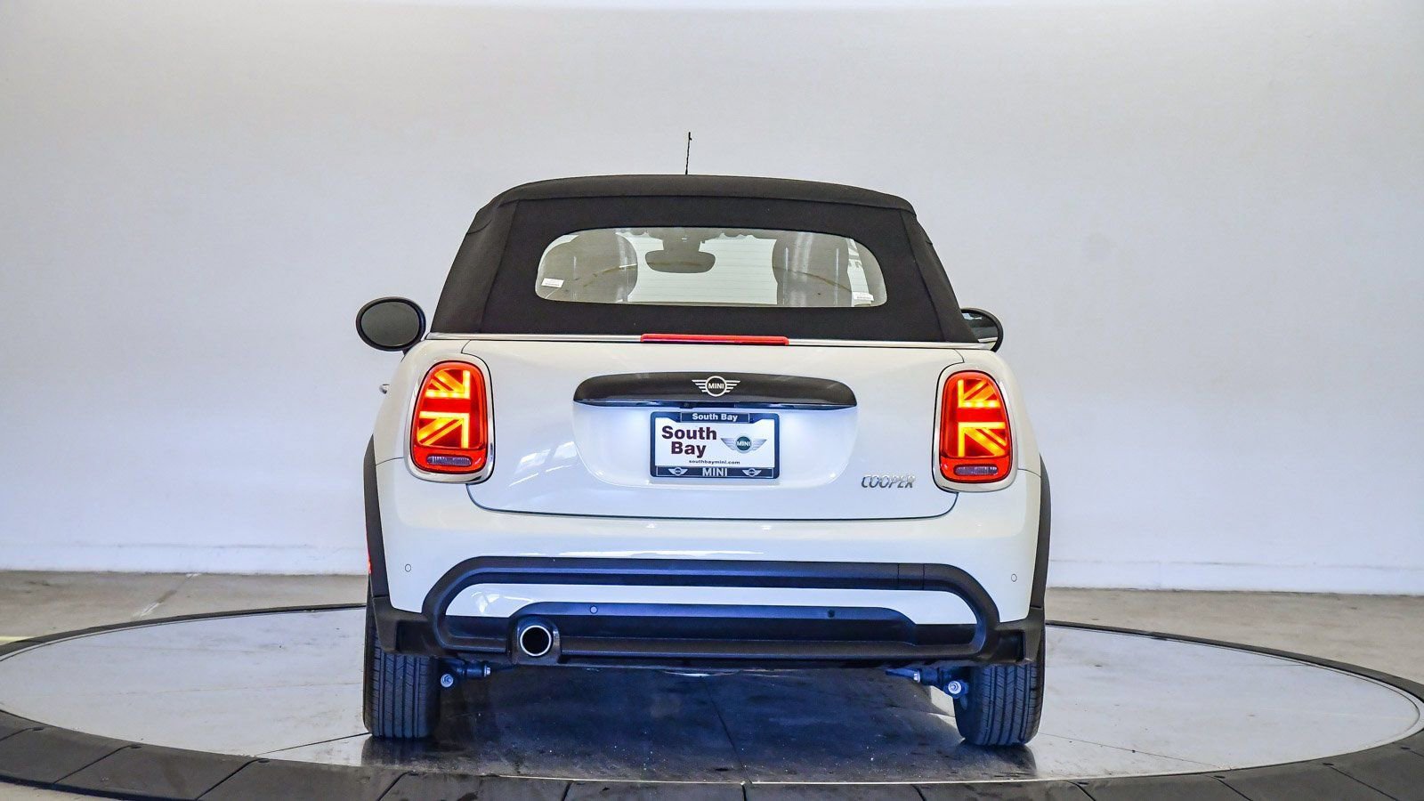 Used 2022 MINI Cooper Convertible image 3