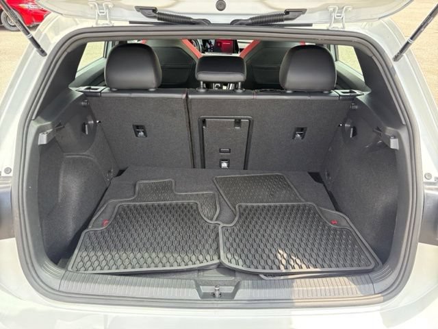 Certified 2024 Volkswagen GTI Autobahn FWD image 17
