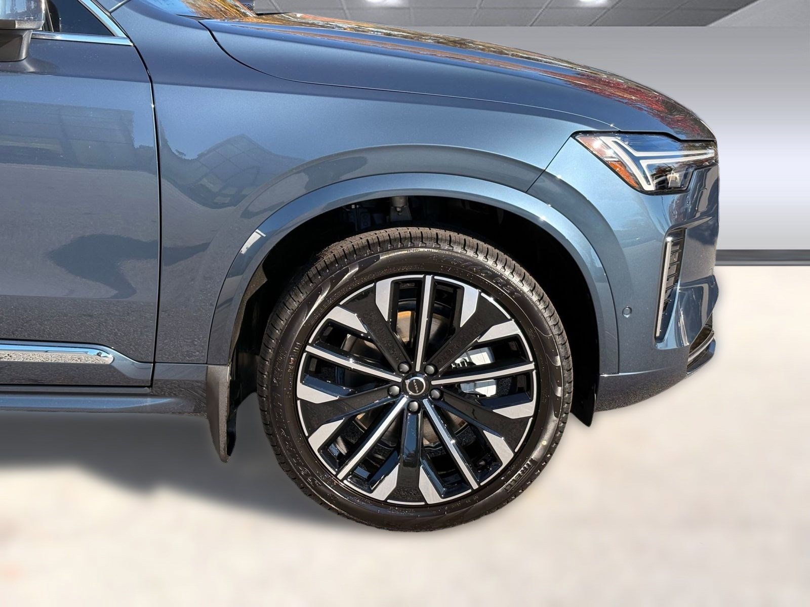 New 2026 Volvo XC90 B6 Plus w/ Protection Package image 11