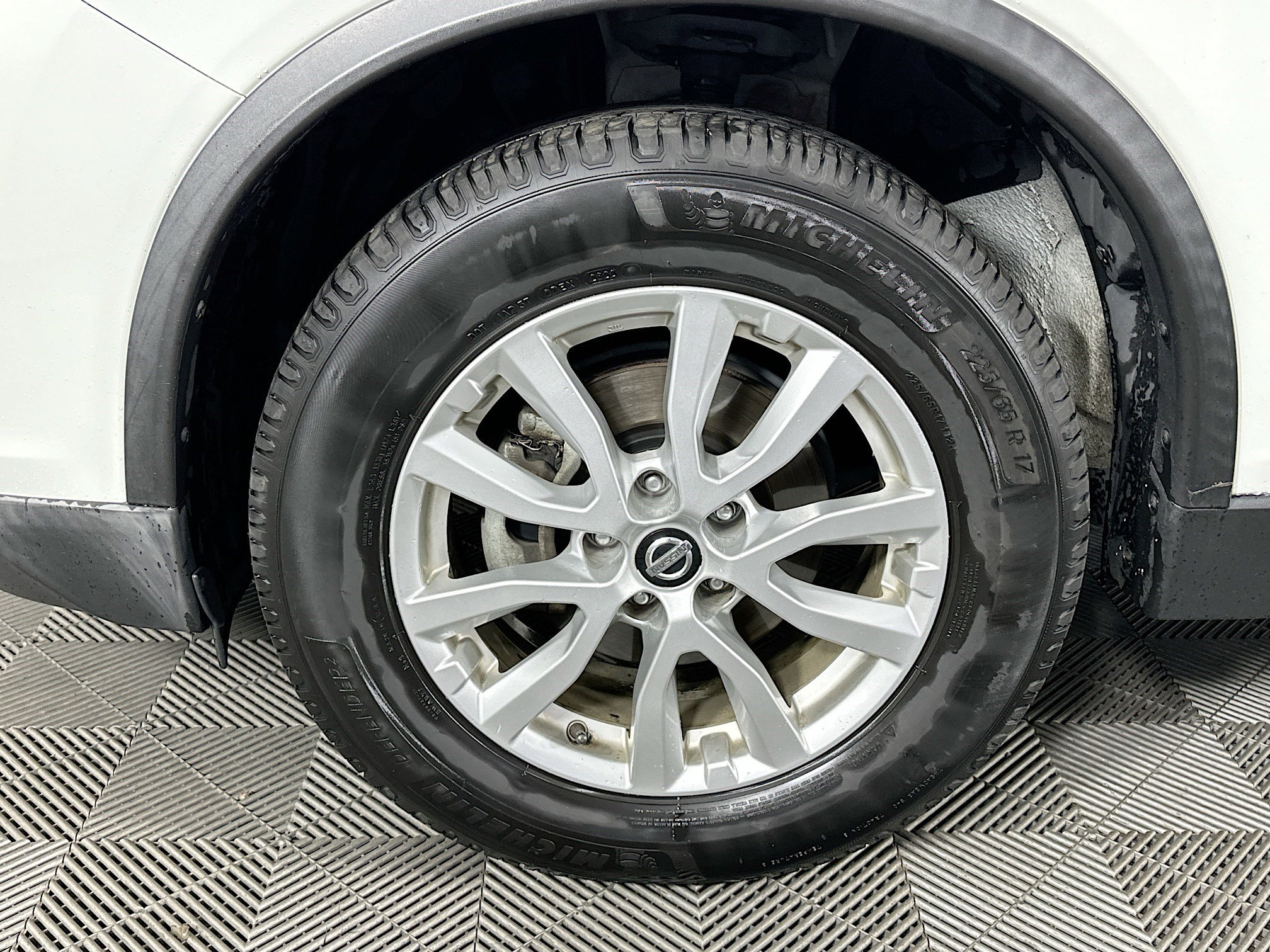 Used 2017 Nissan Rogue SV image 35