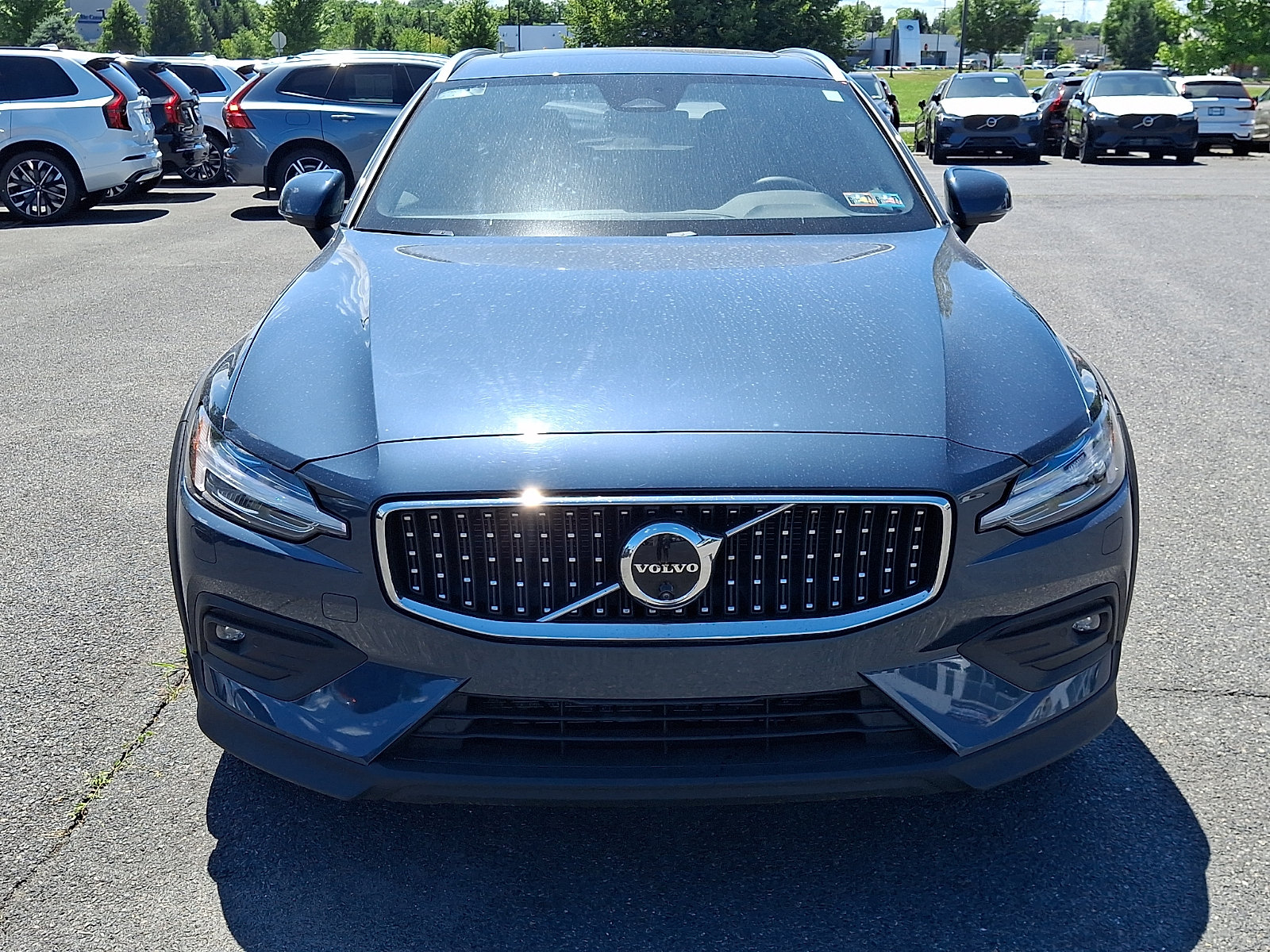 Used 2025 Volvo V60 B5 Cross Country Plus AWD/4WD image 2