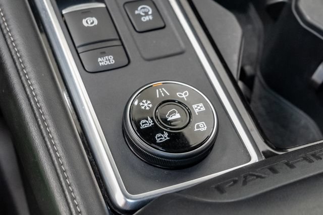 Used 2023 Nissan Pathfinder SV AWD/4WD image 22