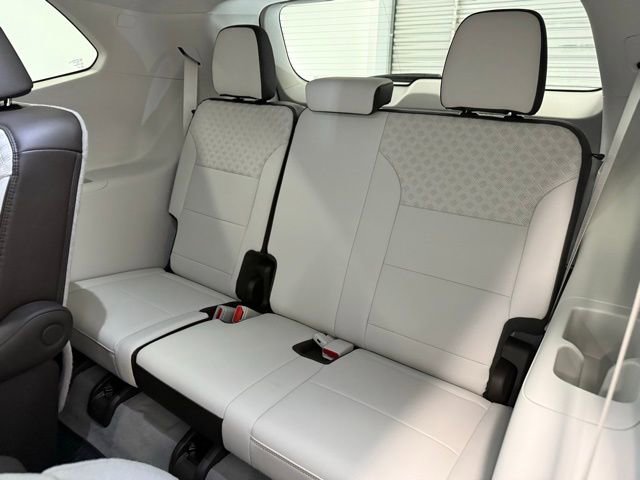 Used 2024 GMC Acadia Denali image 18