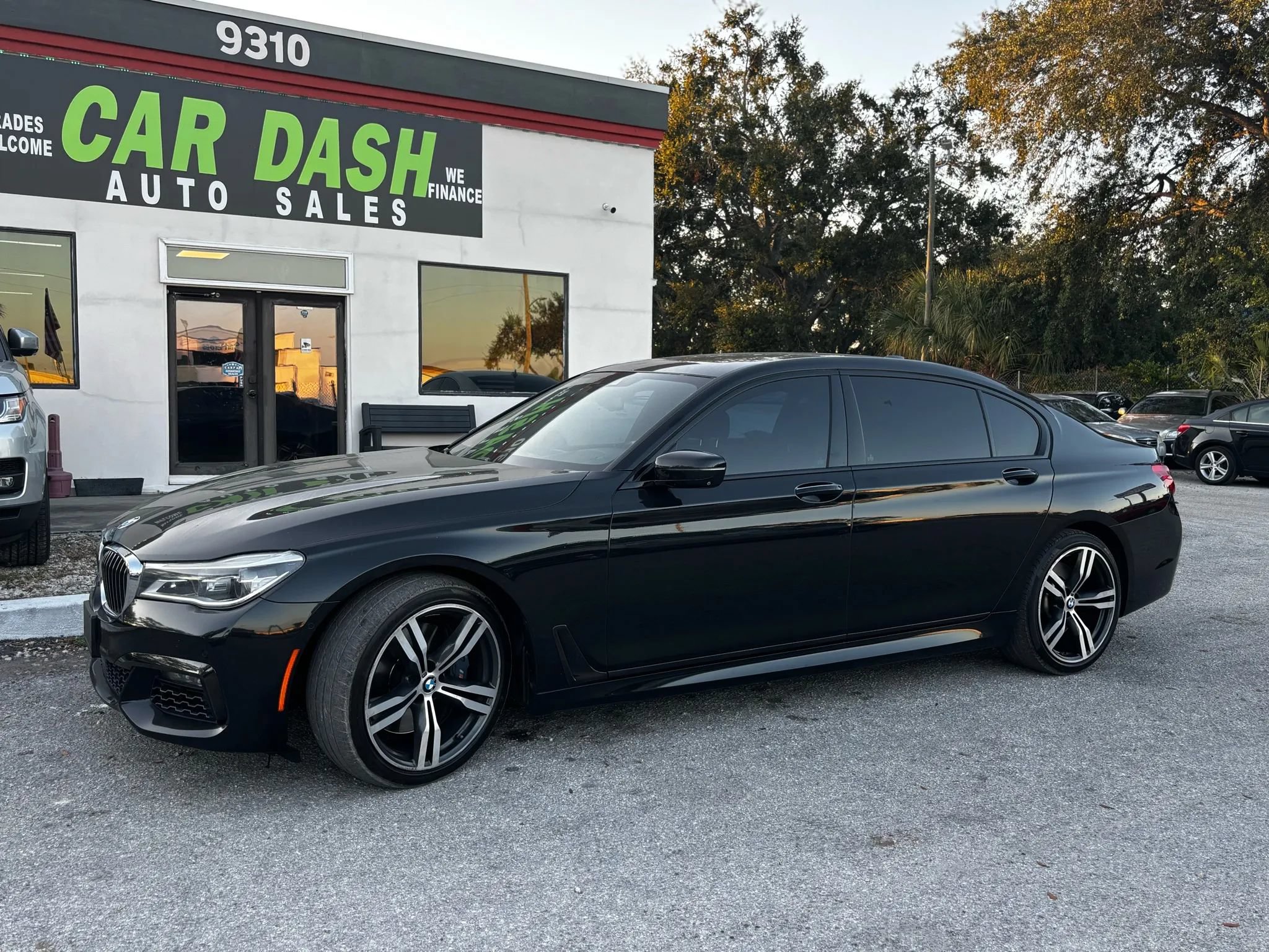 Used 2017 BMW 750i RWD image 3