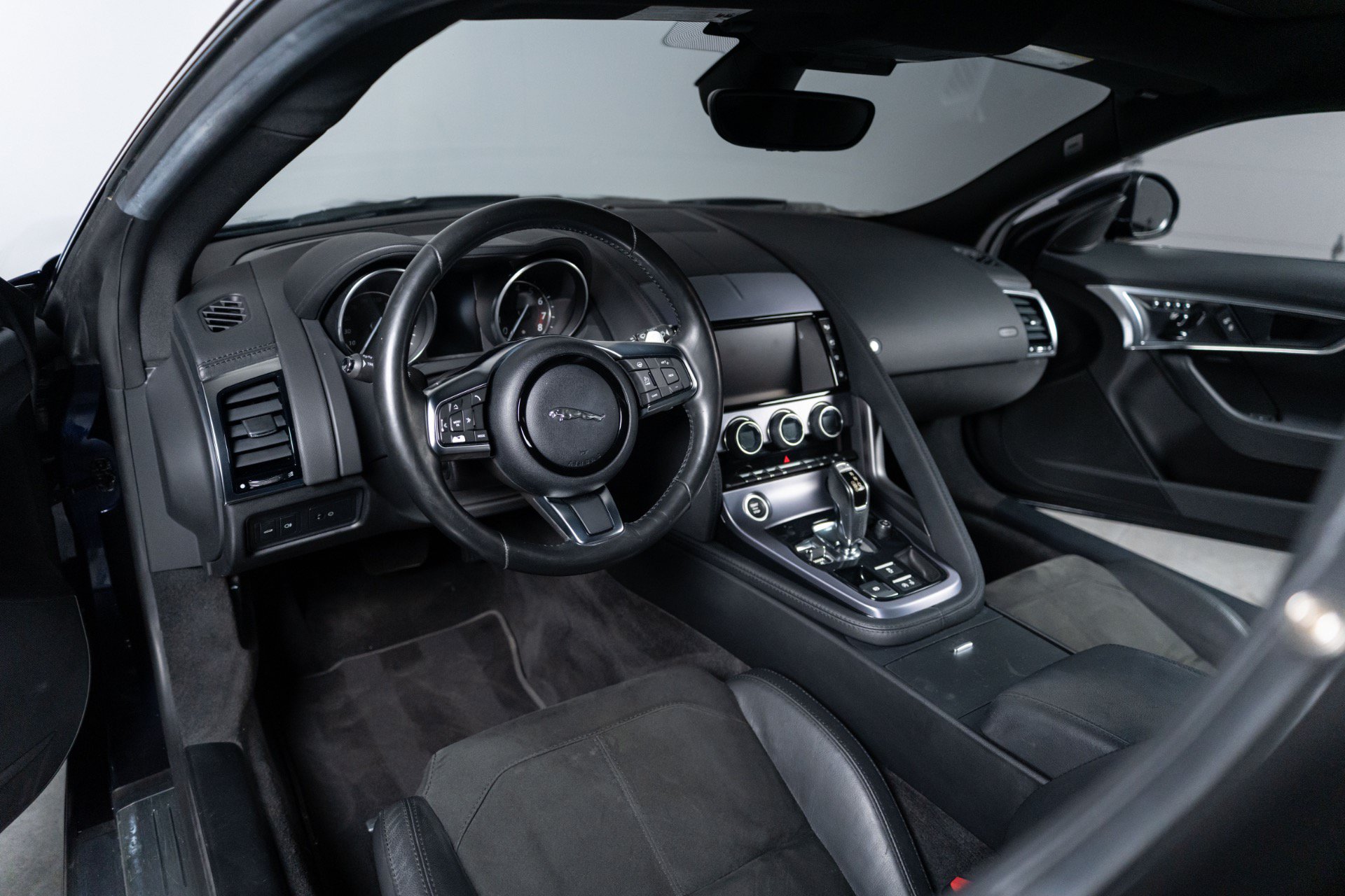 Used 2018 Jaguar F-TYPE Coupe RWD image 52
